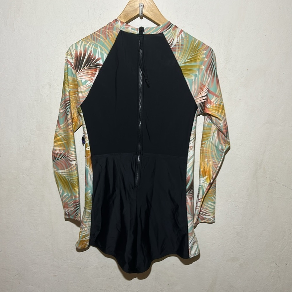 Torrid Green Leaf Active Swim Rash Guard Size 00 (10) NWT - Picture 7 of 12